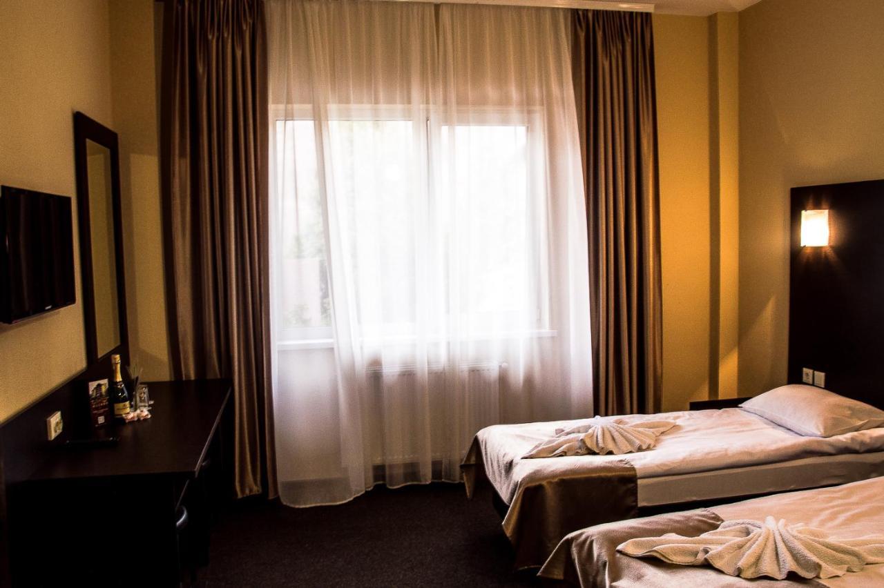 Malyvo Hotel Deljatin Kültér fotó