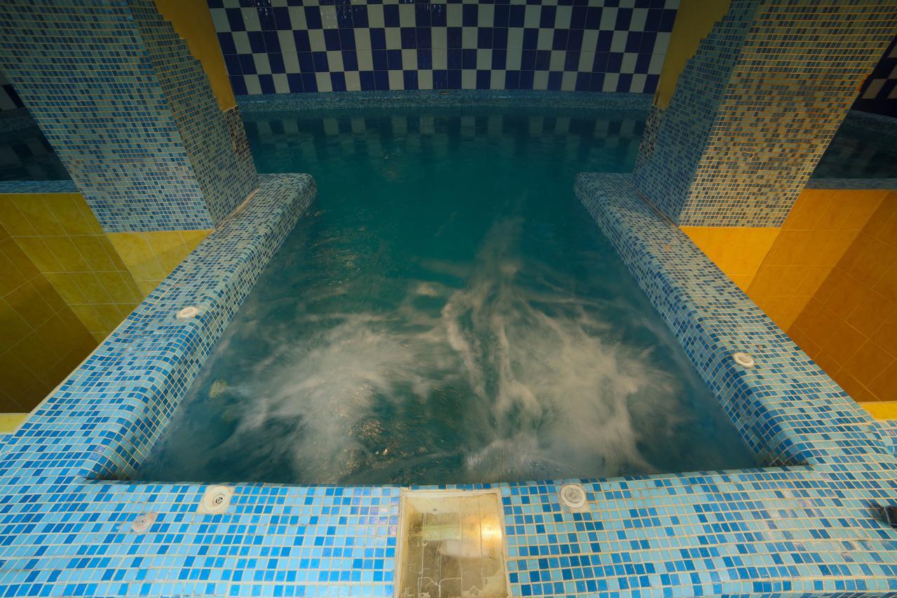 Malyvo Hotel Deljatin Kültér fotó