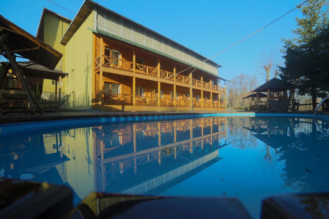 Malyvo Hotel Deljatin Kültér fotó