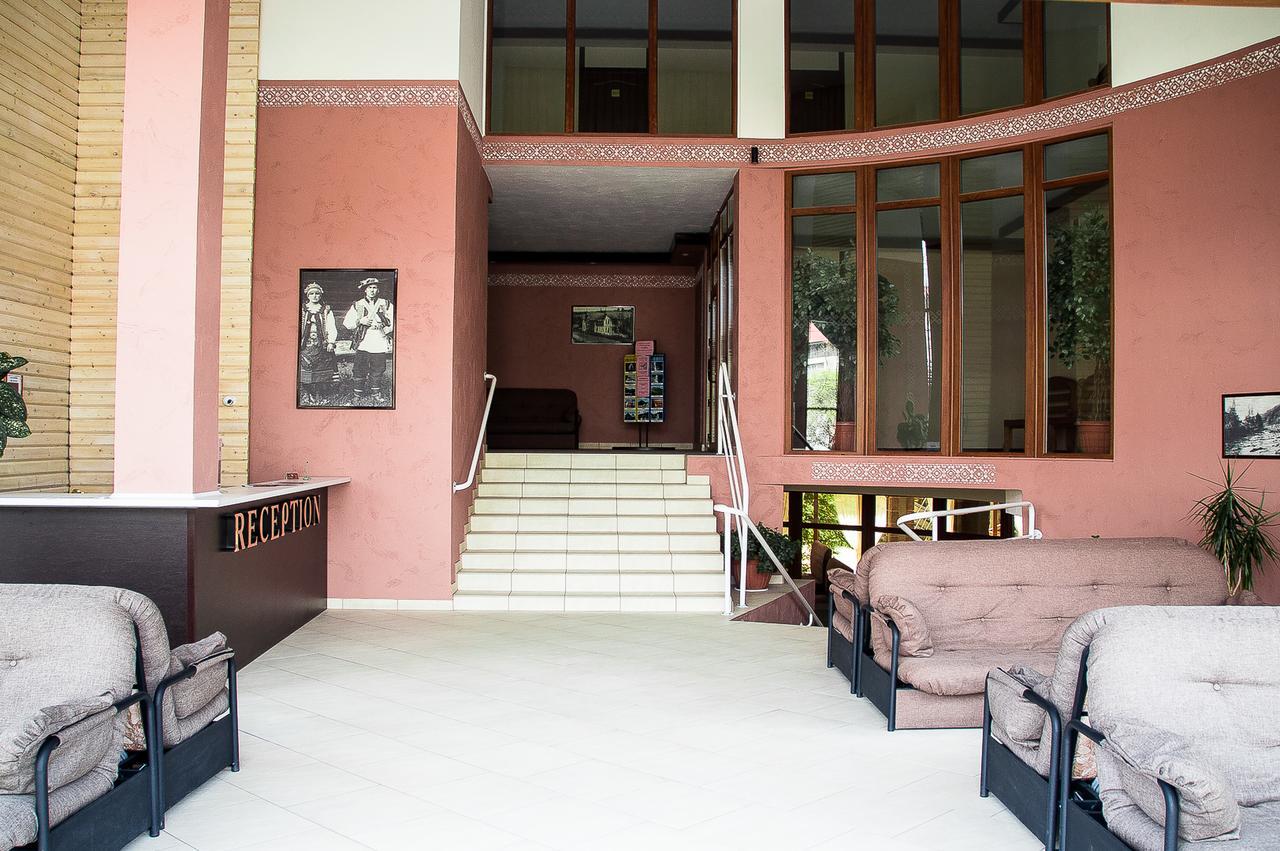 Malyvo Hotel Deljatin Kültér fotó