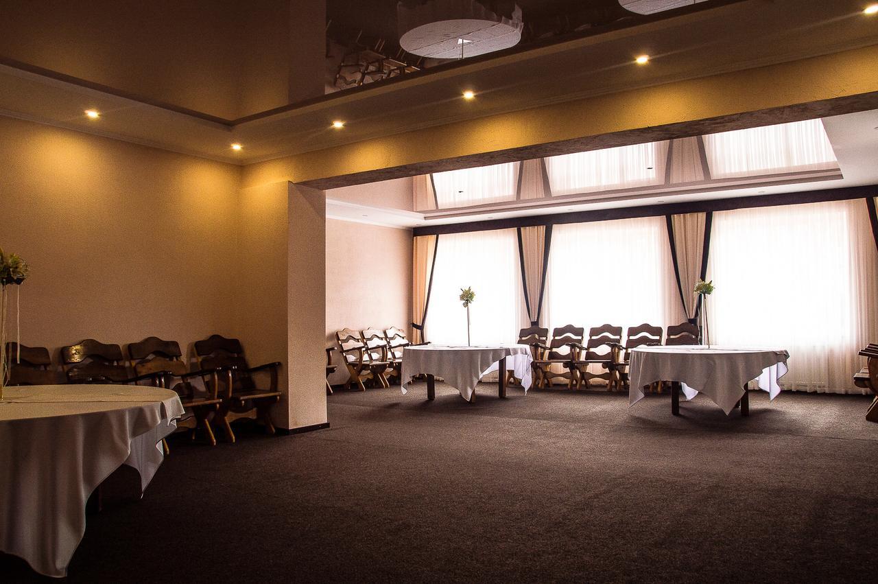 Malyvo Hotel Deljatin Kültér fotó