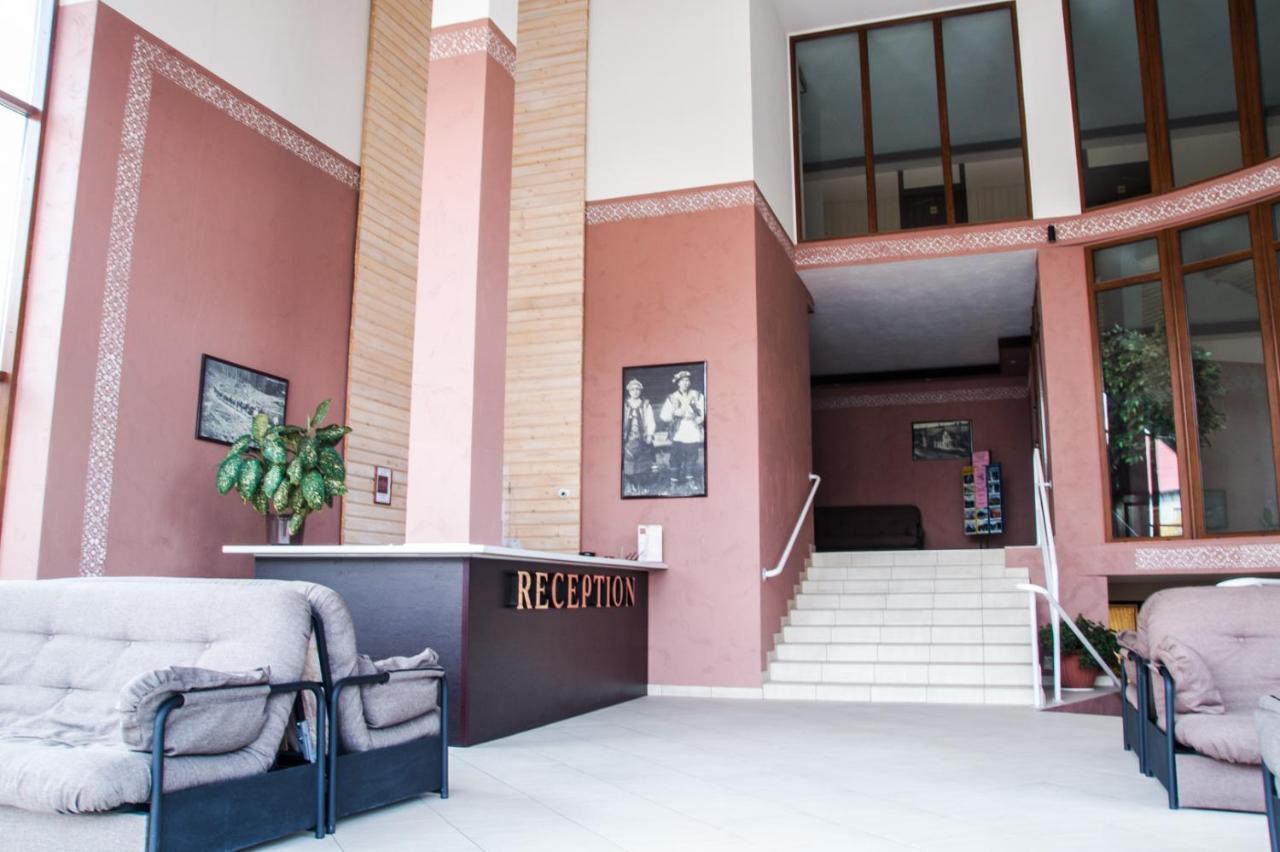 Malyvo Hotel Deljatin Kültér fotó